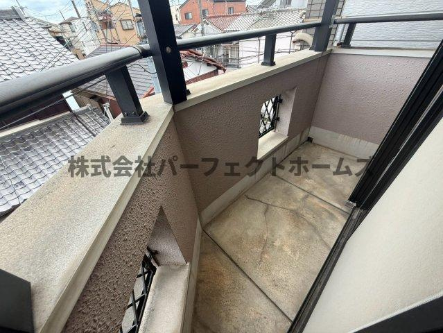 成美町戸建　賃貸のバルコニー|暖かな日差しのふりそそぐバルコニー