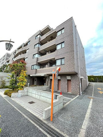 ヒルズ上甲子園の外観