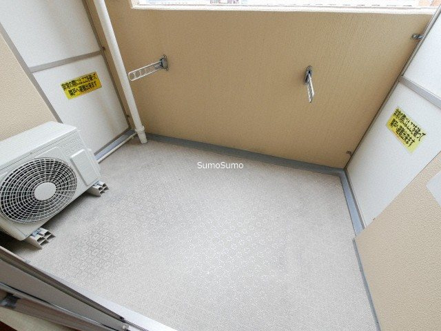 大阪市西区土佐堀１丁目の賃貸マンションのバルコニー