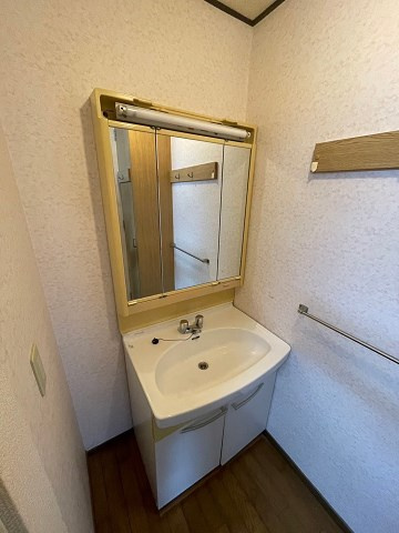 能登町戸建の洗面所