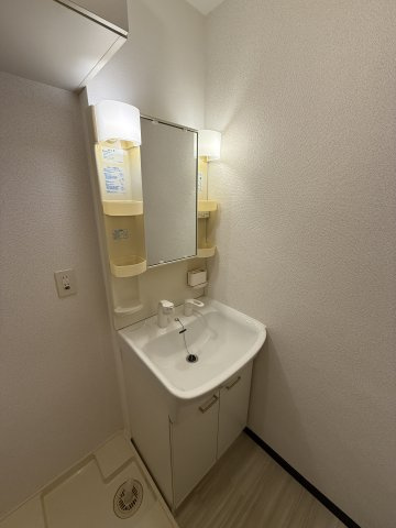 クレール谷町の洗面所