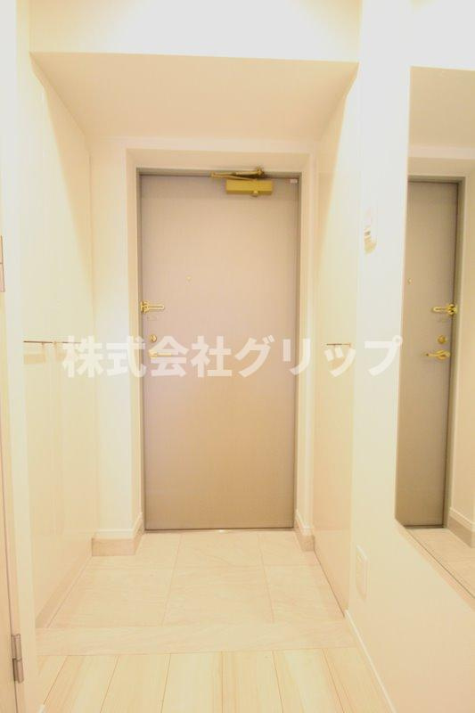 リヴシティ横濱新川町弐番館の玄関