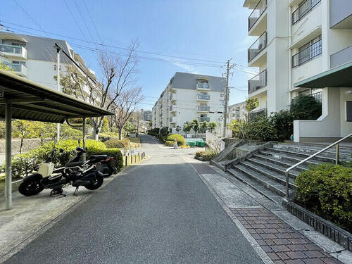 グリーンヒル光善寺住宅15号棟の駐輪場|■物件内覧・資金計画相談・住宅ローン相談、リフォーム相談、お問合せ受付中■
※当日・翌日のご内覧、ご相談はお電話でのお問合せがスムーズです！
