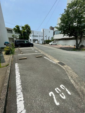 グランショア千代の駐車場