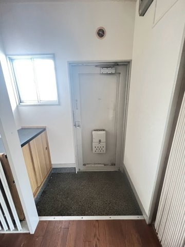 メゾン神戸県庁前の玄関