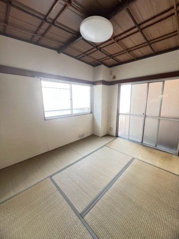 メゾン神戸県庁前の和室