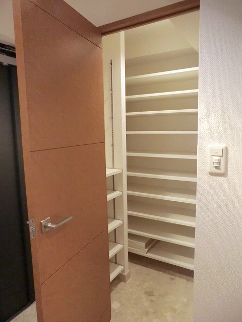 アーバネックス元町通の玄関