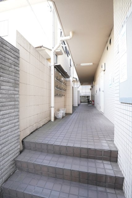 アレイム東北沢のエントランス|落ち着いたエントランスです