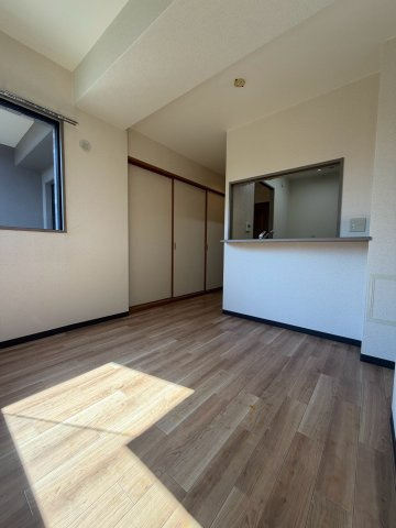 西宮市上甲子園１丁目の賃貸マンションの居間・リビング