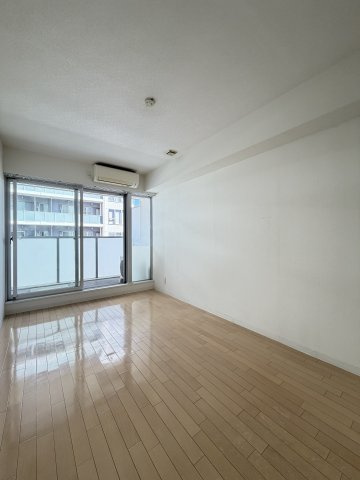 大阪市西区新町１丁目の賃貸マンションのエントランス