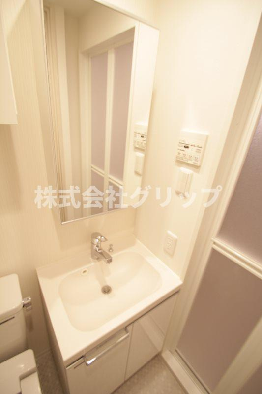 リヴシティ横濱新川町弐番館の独立洗面台