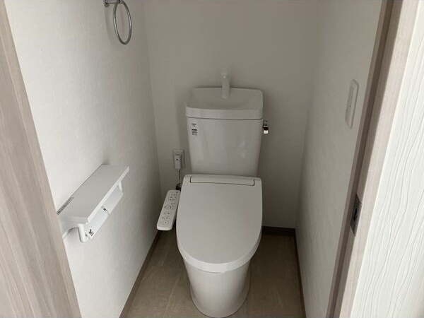 モアナ レジデンスのトイレ|落ち着いた色調のトイレです