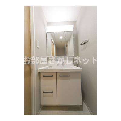 センテニアルタワー【高級賃貸・ブランドマンション】の独立洗面台