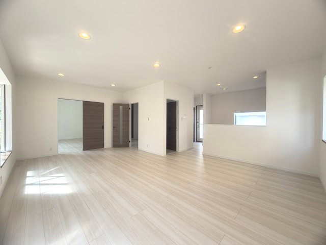 三木市志染町青山４丁目戸建の居間・リビング