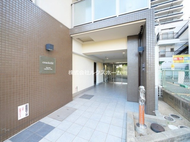 アンソレイユ茨木中津町のエントランス
