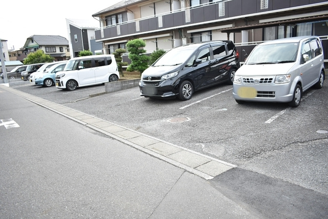 グランドール吉田の駐車場|駐車場です☆