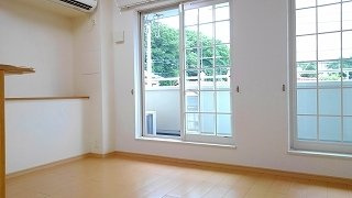 エスポワールの居間・リビング|こちらの居間で趣味の時間をお楽しみください