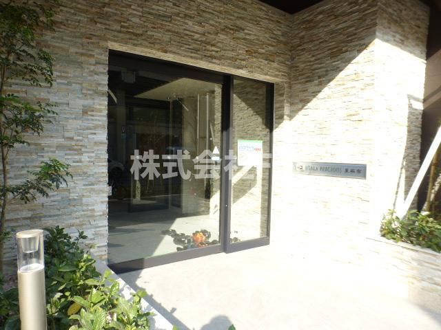 港区東麻布１丁目の賃貸マンションのエントランス