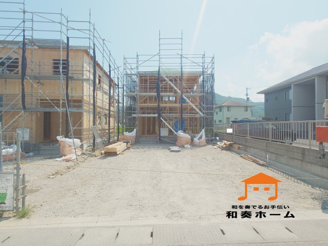 クレイドルガーデン高松市鶴市町第３◇光熱費の負担の軽減が可能なオール電化住宅ですの外観|現地写真
前面道路が広く見通しが良いため、ファミリーカーのような大きな車でも運転しやすく、車庫入れも余裕を持ってできるのが魅力的なお家です。
