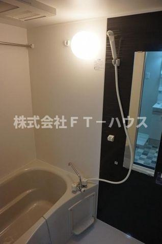 ＰＡＲＫＳＩＤＥ　ＲＥＳＩＤＥＮＣＥ　ＧＹＯＴＯＫＵ(E-185)の浴室