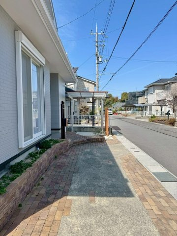 守山市小島町　中古戸建ての駐車場|駐車3台可。（車種による）