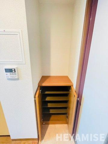 ルメール諏訪町の玄関|※反転間取りのお部屋の画像です※