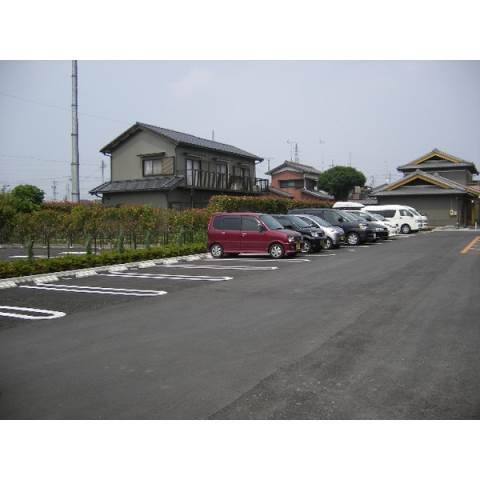エターナルステアズの駐車場