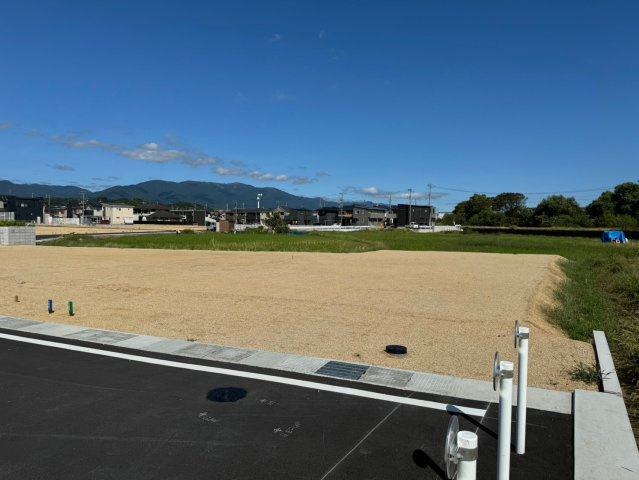 大津市堅田１丁目　建築条件無し売土地の外観|全32区画の大型分譲地。すでに造成が完了しており、新しい住宅が建ち並ぶ街区です。