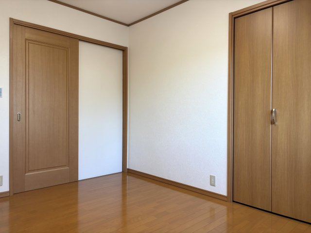 新潟市東区山木戸4丁目の洋室