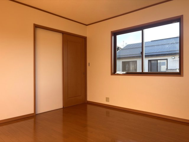 新潟市東区山木戸4丁目の洋室