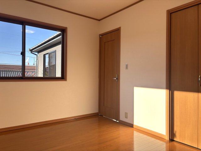 新潟市東区山木戸4丁目の洋室