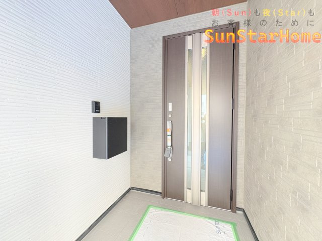 【サンスターホーム】福生市加美平3丁目　新築戸建1邸の玄関