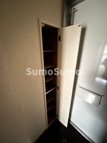 レオパレス曙の玄関|収納もある玄関です