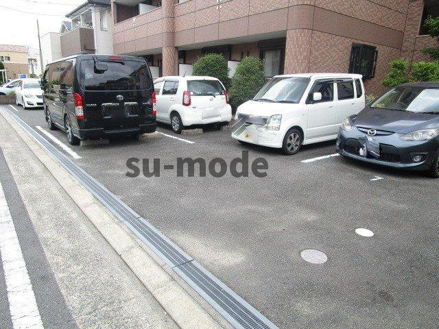 ヴェルジュの駐車場