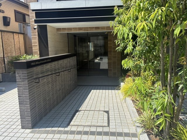 ピアース渋谷本町レジデンスのエントランス|「西新宿五丁目」駅徒歩６分！ペット飼育可能な令和５年築の耐震基準適合マンション、ピアース渋谷本町レジデンスは即日現地案内可能となっておりますので、お気軽にお問い合わせください！