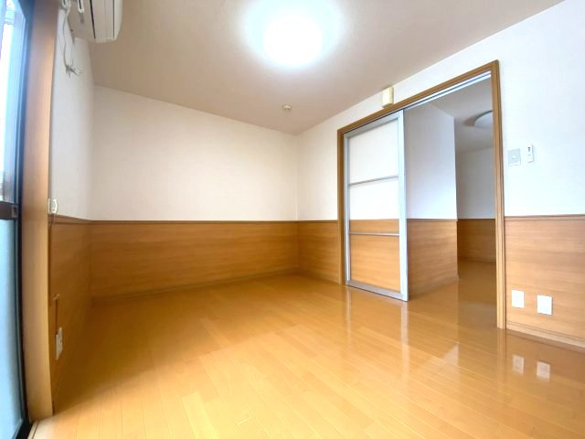 ローヤルハイツの居間・リビング|洋室6帖