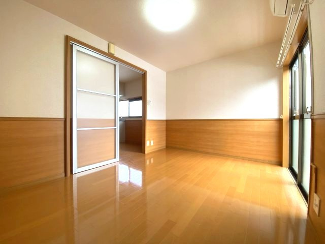 ローヤルハイツの居間・リビング|洋室6帖