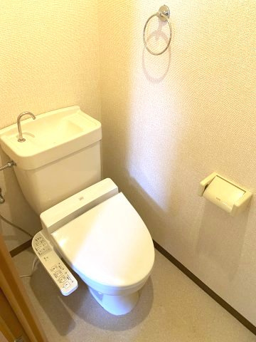 ローヤルハイツのトイレ|温水洗浄便座