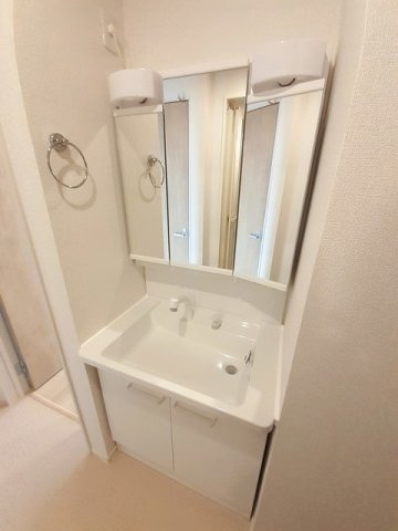 ミルブリーゼの洗面所|明るい洗面所です