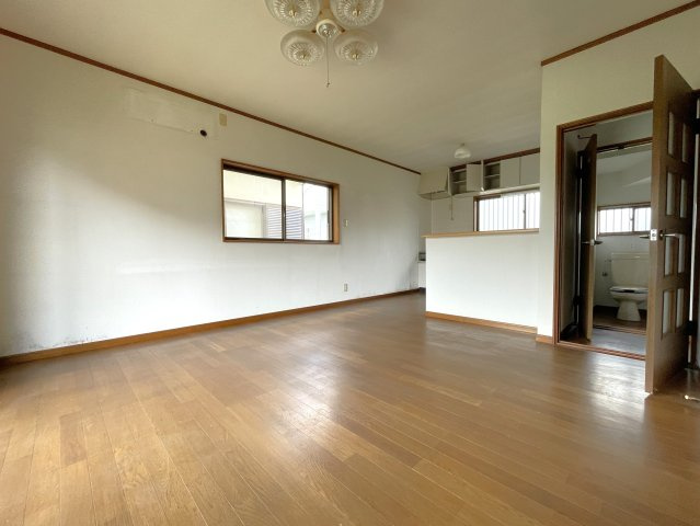 大網白里市富田戸建ての居間・リビング