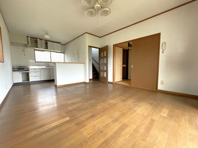 大網白里市富田戸建ての居間・リビング
