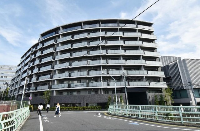 プラウド高田馬場の外観|プラウド高田馬場４階部分のお部屋は通常仲介手数料３３６万５６７０円→０円！さらにキャッシュバック２７万円にて即日現地案内可能です！