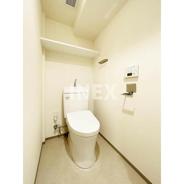 横浜市中区長者町１丁目の賃貸マンションのトイレ