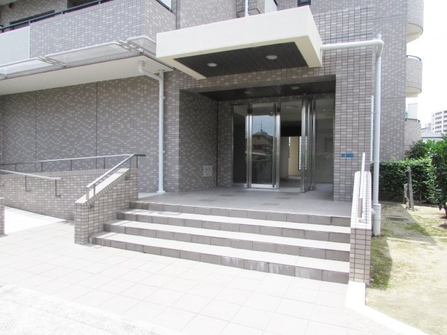 メルベーユ宝塚のエントランス|清潔なエントランスです