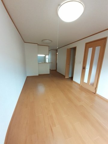 プリムローズＢの居間・リビング