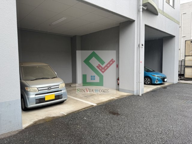 エスタシオンの駐車場