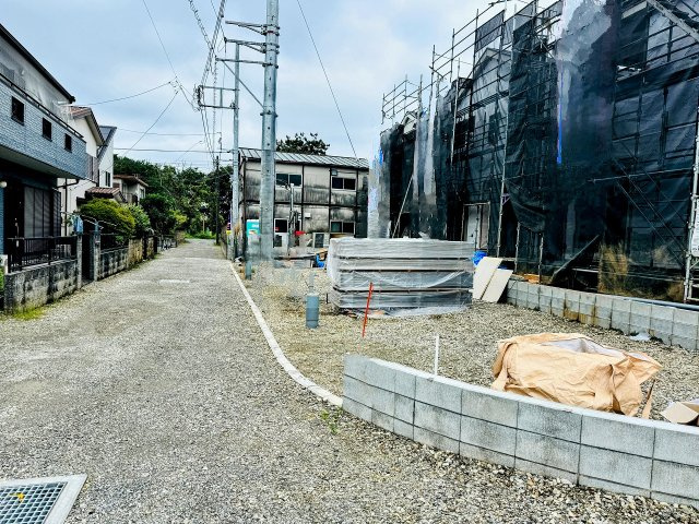 八王子市　弐分方町　新築一戸建て　４０期の前面道路含む現地写真|～東側4ｍ道路に面しています～