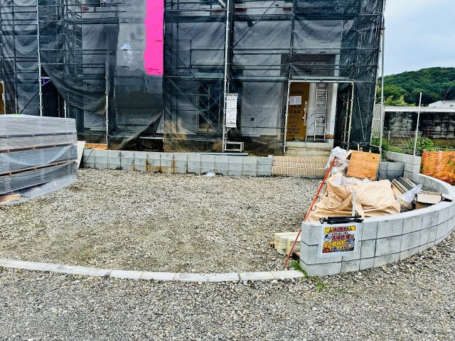 八王子市　弐分方町　新築一戸建て　４０期の駐車場|～並列3台駐車可能カースペース付き～
