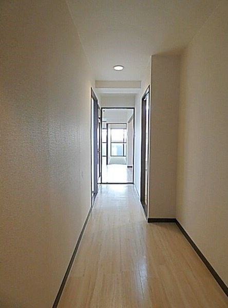 赤坪第２小菅ビルの玄関