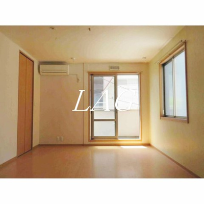 【居間・リビング】 | スマイルハイツ | 洋室のお部屋です。